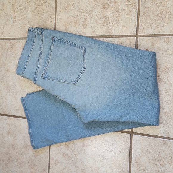 Old Navy - Comfort Straight Jeans.  Size 16 plus. - Picture 4 of 6